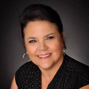 Meet your Posher, Leona